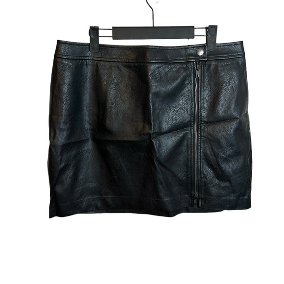 FREE PRESS FAUX LEATHER MINI SKIRT - Picture 1 of 4